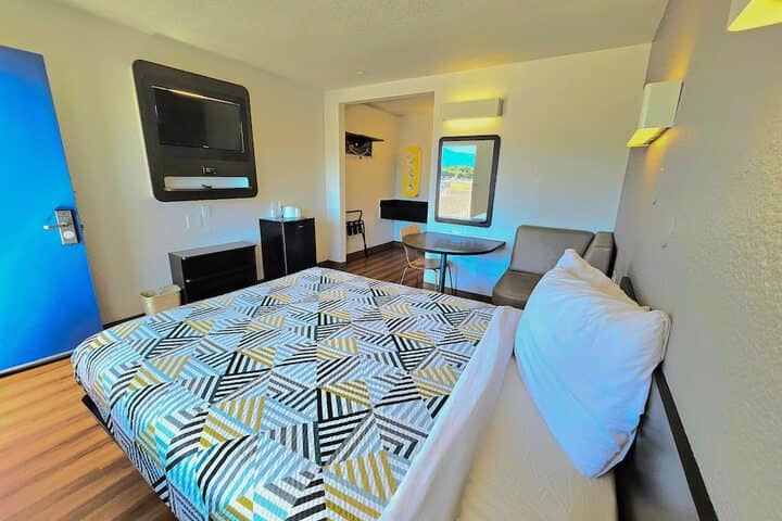 Room 4 of 14